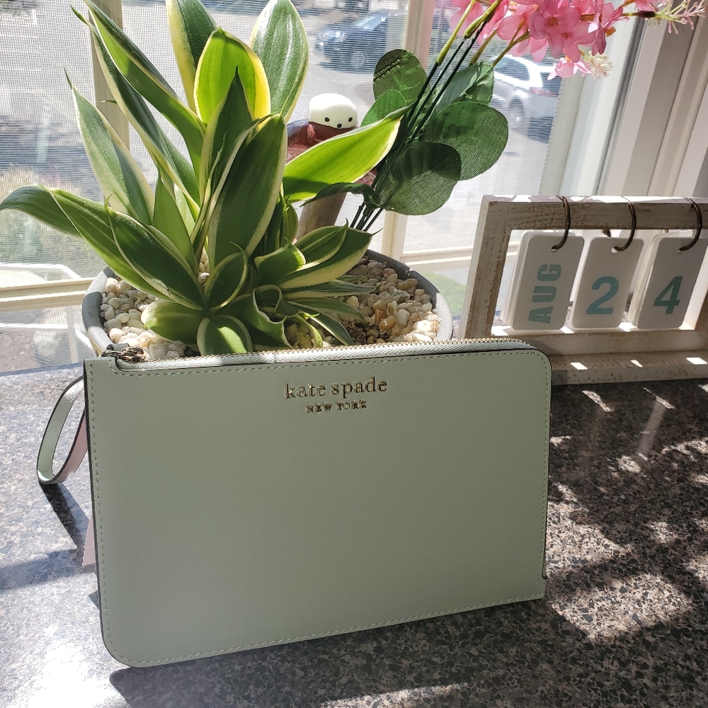NWT Kate Spade Mint Wristlet - Picture 2 of 7